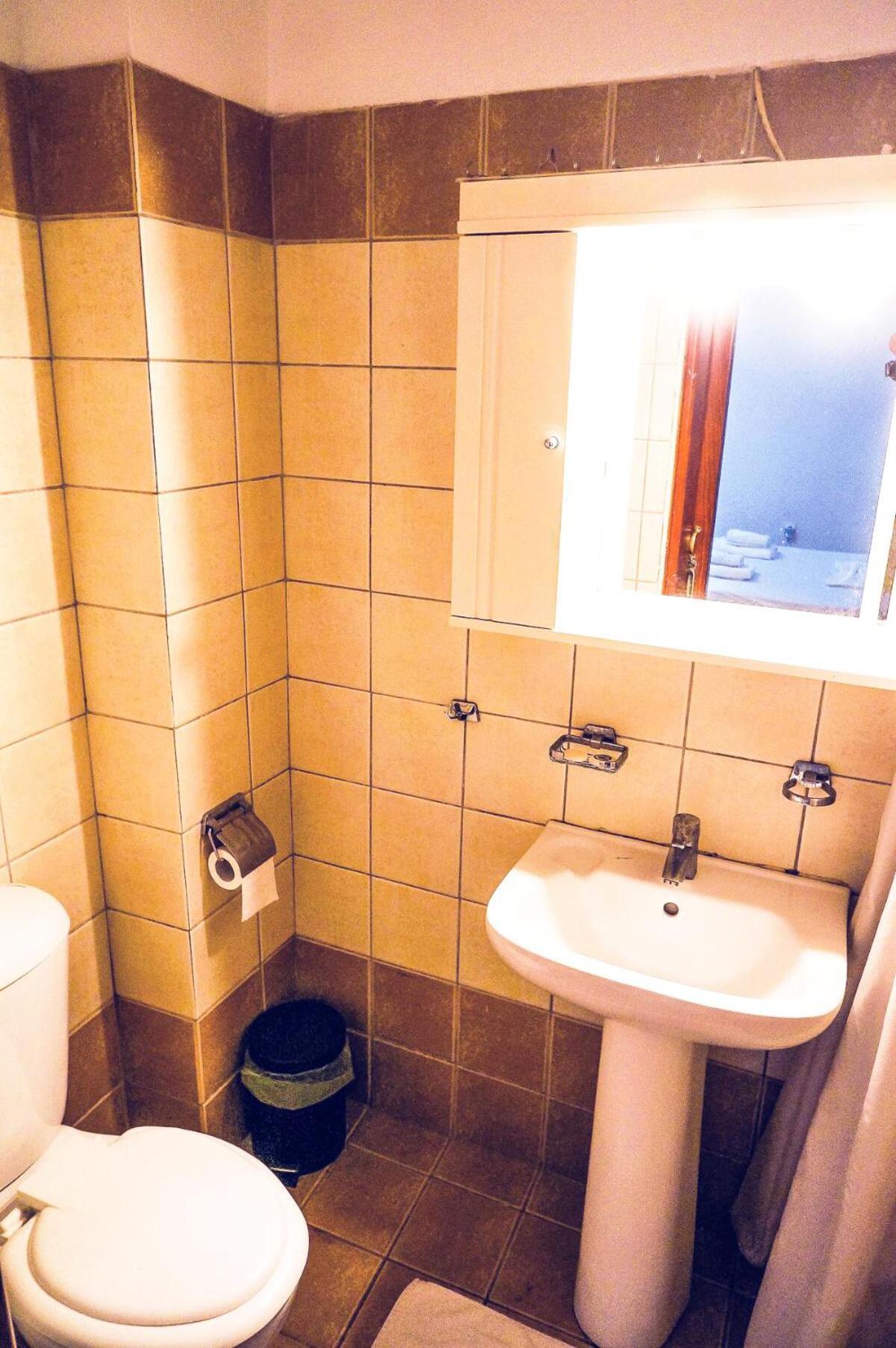 Cozy Budget Apartments In The Heart Of Fira Экстерьер фото