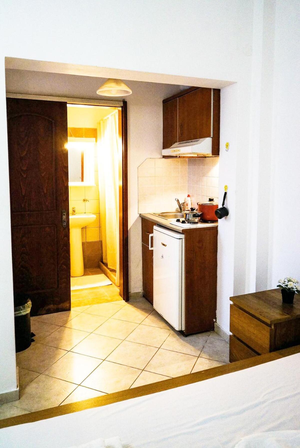 Cozy Budget Apartments In The Heart Of Fira Экстерьер фото